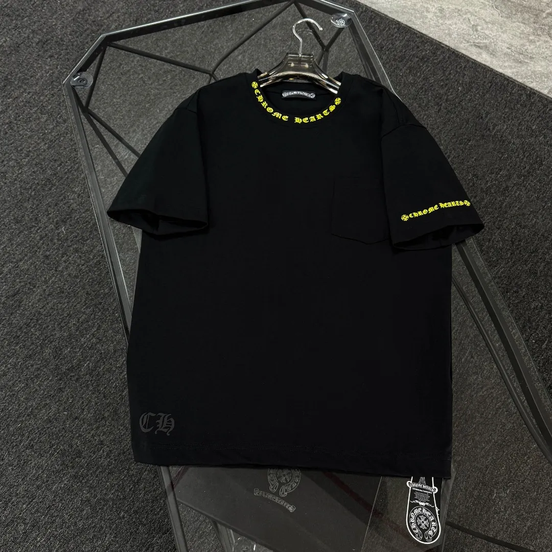 P170 Chrome Hearts Chrome Hearts 25 high version. The fabric is made of 300 grams of high-density pure cotton. It does not deform or shrink. It has three complete labels. It is the same style for men and women. Technology: thick silicone printing. Color: three colors. SIZE: S-XL.
